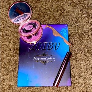 Magnetic liner with lashes